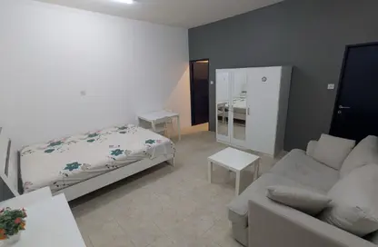 شقة - 1 حمام للايجار في طريق سلوى - العزيزية - الدوحة