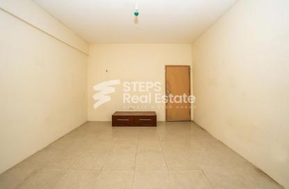 Labor Camp - Studio - 1 Bathroom for rent in Industrial Area 4 - Industrial Area - Industrial Area - Doha