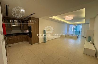 Apartment - Studio - 2 Bathrooms for rent in Viva West - Viva Bahriyah - The Pearl Island - Doha