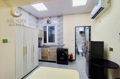 Apartment - Studio - 1 Bathroom for rent in Umm Ghuwailina 4 - Umm Ghuwailina - Doha Apartment - Studio - 1 Bathroom for rent in Umm Ghuwailina 4 - Umm Ghuwailina - Doha