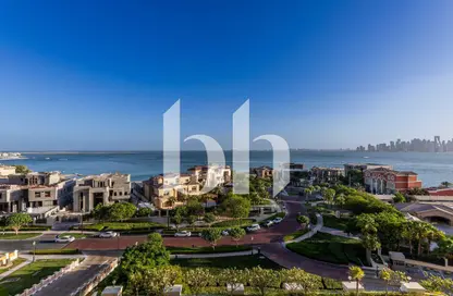 Apartment - 2 Bedrooms - 3 Bathrooms for sale in Viva West - Viva Bahriyah - The Pearl Island - Doha