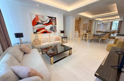 Apartment - 2 Bedrooms - 3 Bathrooms for rent in The Garden - Floresta Gardens - The Pearl Island - Doha