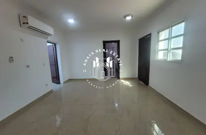 Villa - Studio - 1 Bathroom for rent in Umm Al Seneem Street - Ain Khaled - Doha