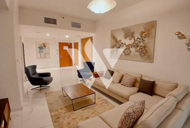 988595 - Property Image 2