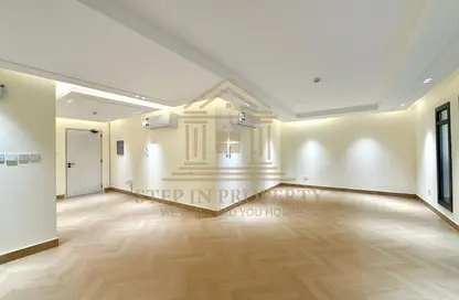 Apartment - 2 Bedrooms - 2 Bathrooms for rent in Al Nasr Street - Al Nasr - Doha