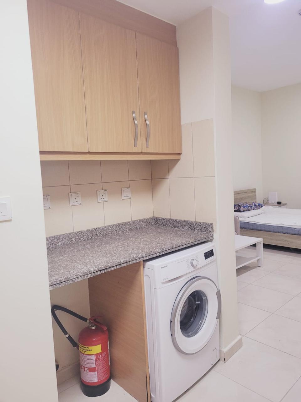Spacious fully furnished studio apartment in fox thumbnail 10