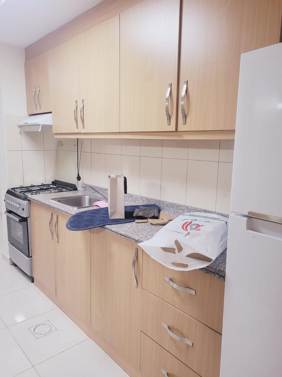 Spacious fully furnished studio apartment in fox thumbnail 9