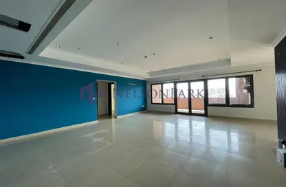 Apartment - 3 Bedrooms - 5 Bathrooms for rent in Tower 13 - Porto Arabia - The Pearl Island - Doha