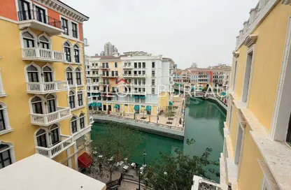 Apartment - 2 Bedrooms - 3 Bathrooms for rent in Carnaval - Qanat Quartier - The Pearl Island - Doha