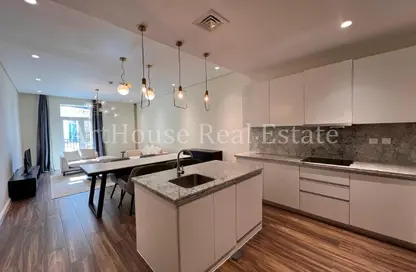 Apartment - 2 Bedrooms - 4 Bathrooms for rent in Floresta Gardens - Floresta Gardens - The Pearl Island - Doha
