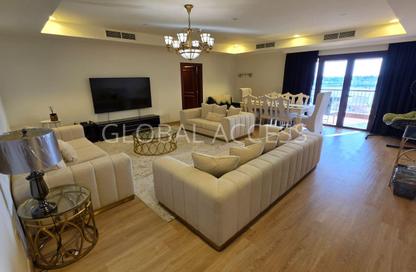 Apartment - 2 Bedrooms - 3 Bathrooms for sale in Tower 4 - Porto Arabia - The Pearl Island - Doha