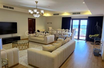 Apartment - 2 Bedrooms - 3 Bathrooms for sale in Tower 4 - Porto Arabia - The Pearl Island - Doha