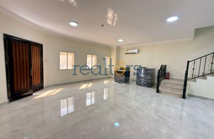 مجمع سكني - 4 - 5 للايجار في شارع الوعب - الوعب - الدوحة