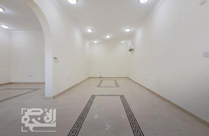 Villa - 6 Bedrooms - 4 Bathrooms for rent in Al Kharaitiyat - Al Kharaitiyat - Umm Salal Mohammed