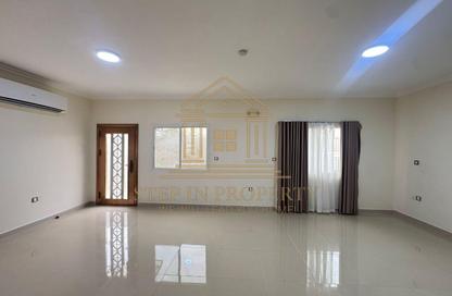 Villa - 4 - 5 for rent in Al Maamoura - Al Maamoura - Doha