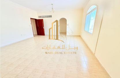 فيلا - 4 غرف نوم - 3 حمامات للايجار في شارع المطار القديم - طريق المطار القديم - الدوحة