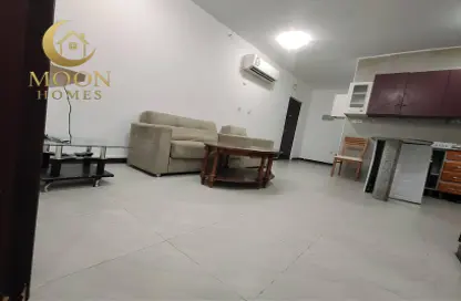 Apartment - 1 Bedroom - 1 Bathroom for rent in Umm Ghwailina Comm - Umm Ghuwalina - Umm Ghuwailina - Doha