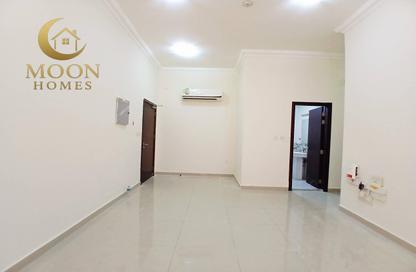 Apartment - 2 Bedrooms - 2 Bathrooms for rent in Al Mansoura - Al Mansoura - Doha