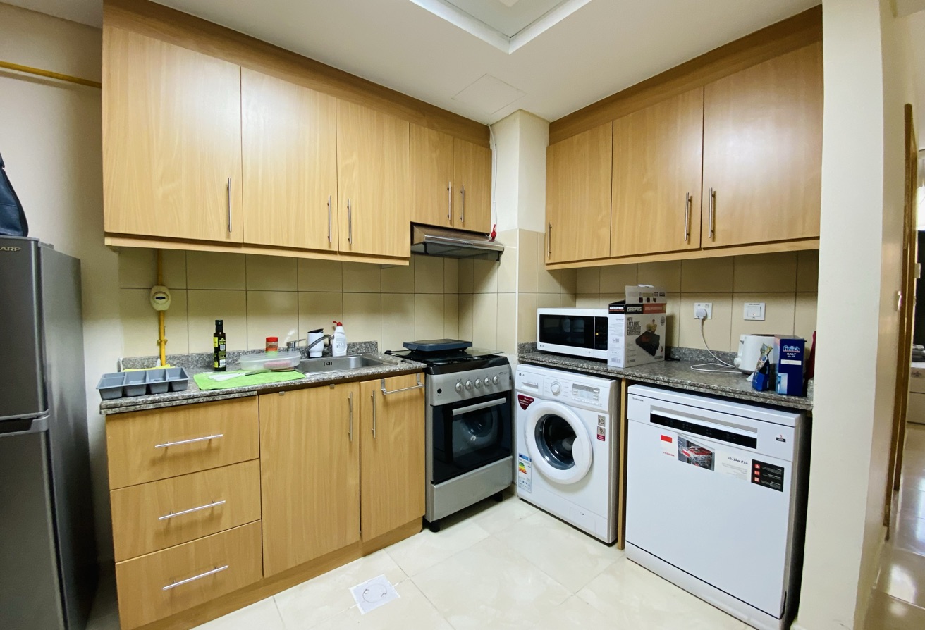 Furnished Studio | All-Inclusive | Fox Hills thumbnail 5
