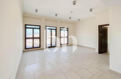 Apartment - 3 Bedrooms - 3 Bathrooms for rent in Carnaval - Qanat Quartier - The Pearl Island - Doha