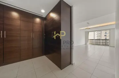 Apartment - 3 Bedrooms - 4 Bathrooms for sale in Viva West - Viva Bahriyah - The Pearl Island - Doha