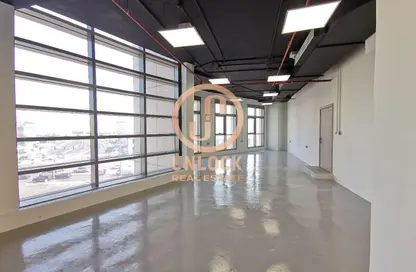 مساحات مكتبية - غرفة نوم - 2 حمامات للايجار في شارع البنوك - مشيرب - الدوحة