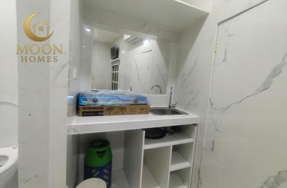 Apartment - Studio - 1 Bathroom for rent in Umm Ghwailina Comm - Umm Ghuwalina - Umm Ghuwailina - Doha