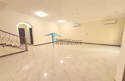 مجمع سكني - 5 غرف نوم - 5 حمامات للايجار في شارع ام السنيم - عين خالد - الدوحة