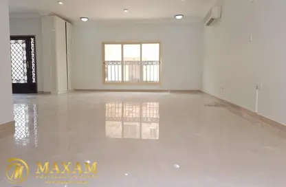 Compound - 4 Bedrooms - 5 Bathrooms for rent in Bu Hamour Street - Abu Hamour - Doha