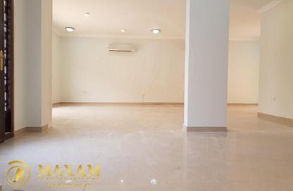 مجمع سكني - 4 غرف نوم - 5 حمامات للايجار في شارع  بو هامو - أبو هامور - الدوحة