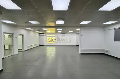 بناية كاملة - استوديو - 8 حمامات للايجار في المسيلة - المسيلة - الدوحة