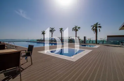 شقة - 2 غرف نوم - 2 حمامات للايجار في البلاج الأوسط - البلاج - جزيرة اللؤلؤة - الدوحة