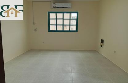 Apartment - 2 Bedrooms - 2 Bathrooms for rent in Umm Ghuwalina - Umm Ghuwailina - Doha