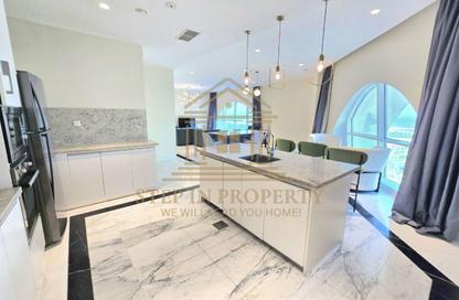Apartment - 2 Bedrooms - 5 Bathrooms for rent in Viva West - Viva Bahriyah - The Pearl Island - Doha