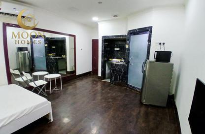 Apartment - Studio - 1 Bathroom for rent in Umm Ghuwailina 4 - Umm Ghuwailina - Doha Apartment - Studio - 1 Bathroom for rent in Umm Ghuwailina 4 - Umm Ghuwailina - Doha