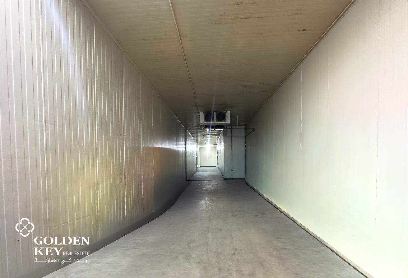 Cold Storage Warehouse for RentꟷAll Bills Included