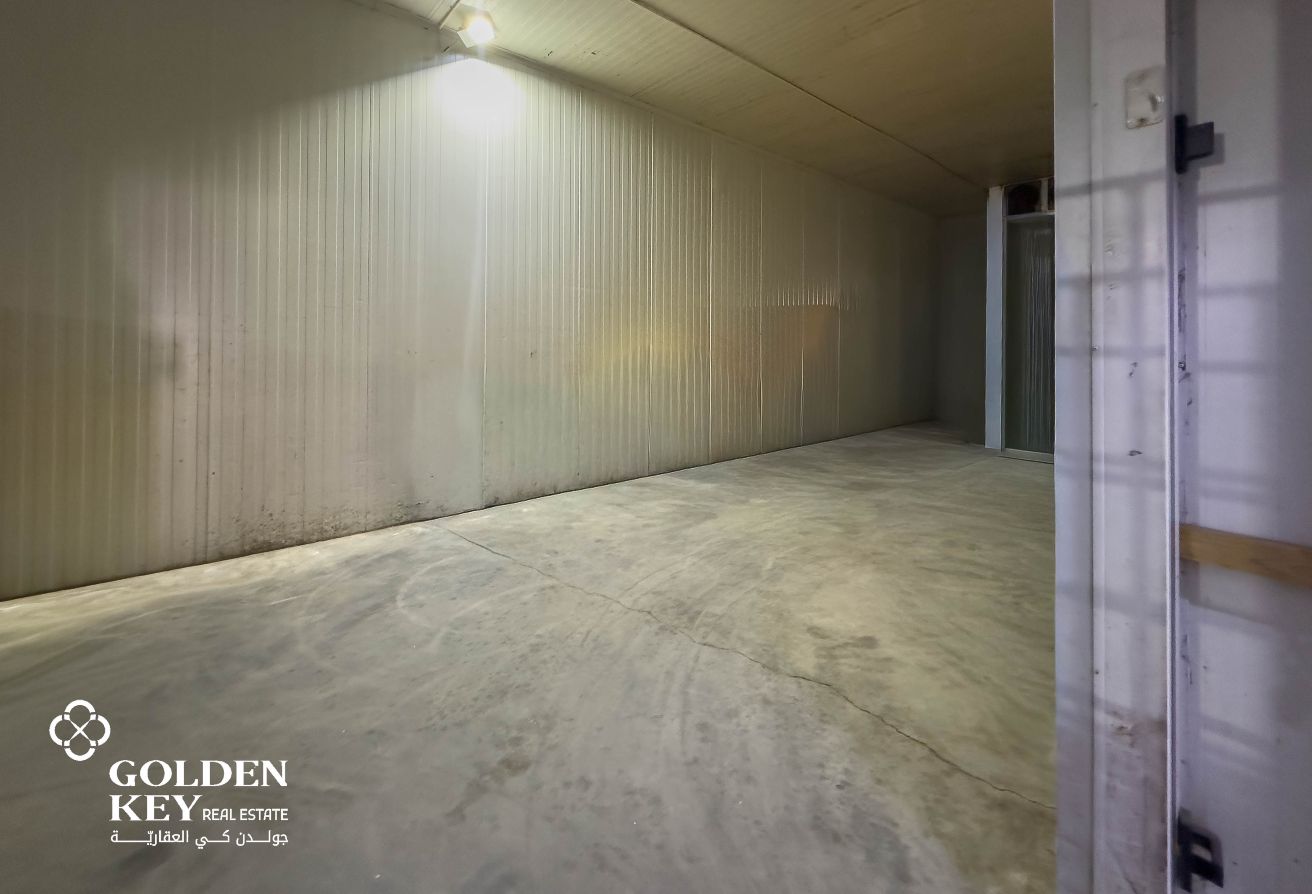 Cold Storage Warehouse for RentꟷAll Bills Included