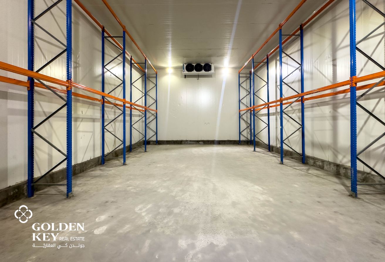Cold Storage Warehouse for RentꟷAll Bills Included