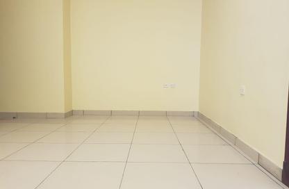 Apartment - 1 Bedroom - 2 Bathrooms for rent in Bin Omran 35 - Fereej Bin Omran - Doha