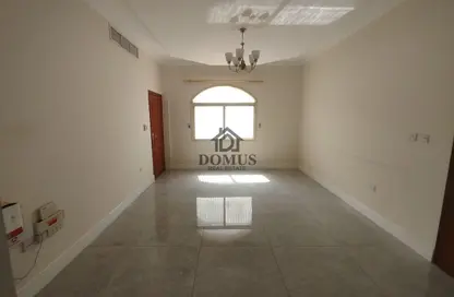 Apartment - 2 Bedrooms - 2 Bathrooms for rent in Thabit Bin Zaid Street - Al Mansoura - Doha