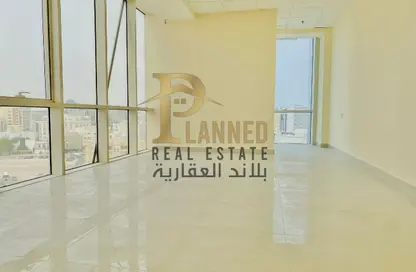 مساحات مكتبية - غرفة نوم - 2 حمامات للايجار في شارع المنتزه - المنتزه - الدوحة