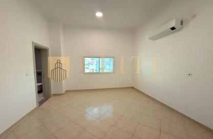 Villa - 4 Bedrooms - 5 Bathrooms for rent in Wadi Al Shaheeniya Street - Ain Khaled - Doha