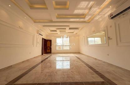 Villa - 7 - 7+ for rent in Umm Qarn - Al Daayen