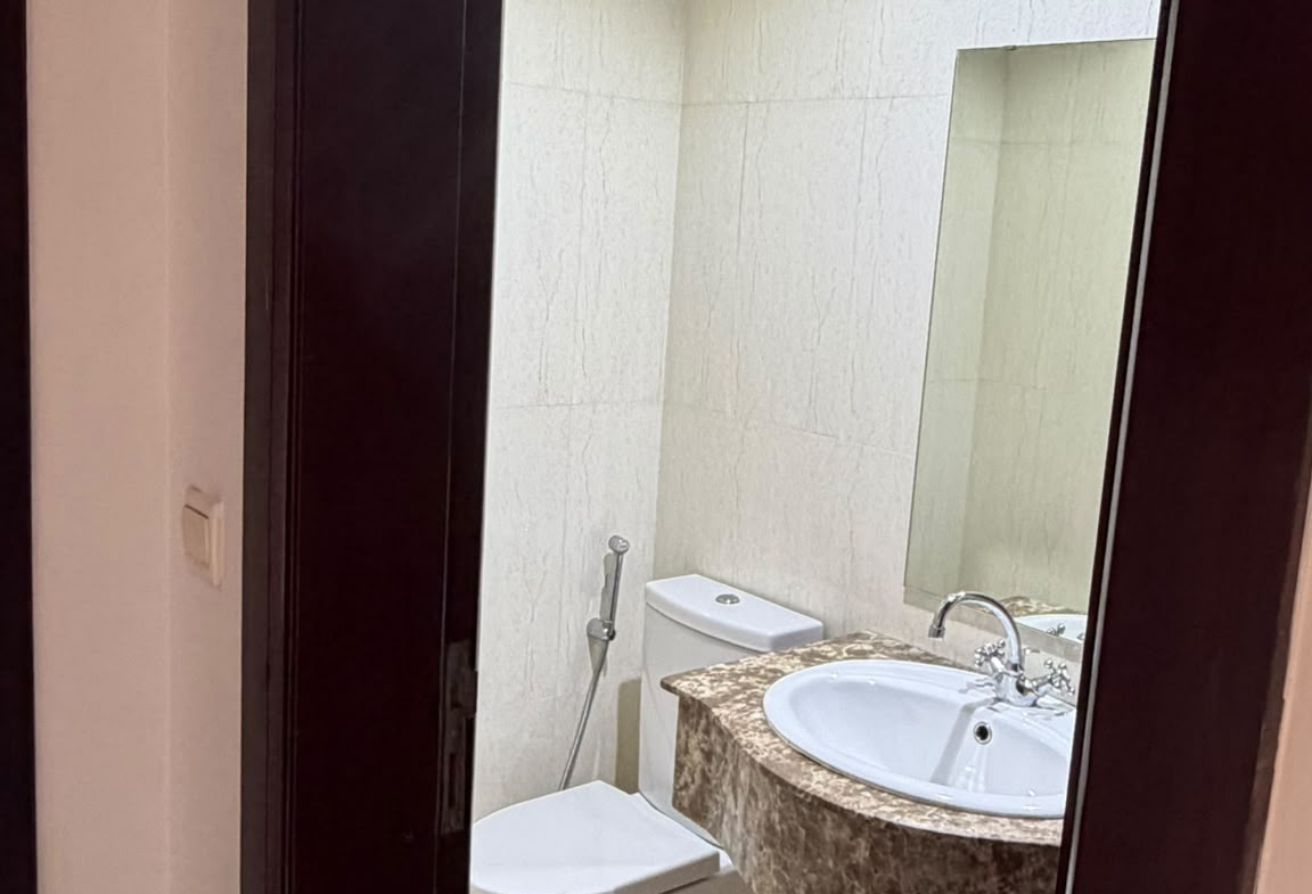 -Bedroom Apartment in Porto Arabia | 7,000 QAR Exc thumbnail 5