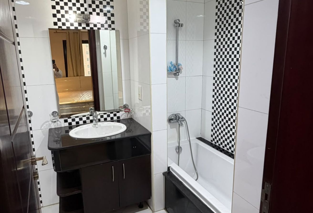 -Bedroom Apartment in Porto Arabia | 7,000 QAR Exc thumbnail 6