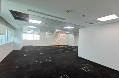 مساحات مكتبية - 4 غرف نوم - 2 حمامات للايجار في برج وست باي - الخليج الجنوبي - الخليج الغربي - الدوحة