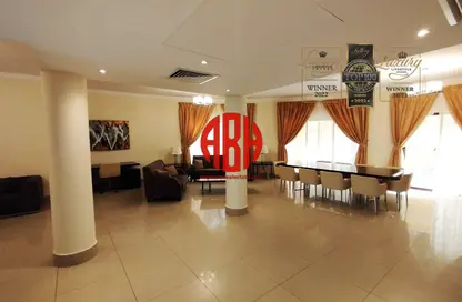 مجمع سكني - 4 غرف نوم - 5 حمامات للايجار في شارع ام السنيم - عين خالد - الدوحة