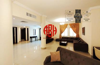 Compound - 4 Bedrooms - 5 Bathrooms for rent in Umm Al Seneem Street - Ain Khaled - Doha