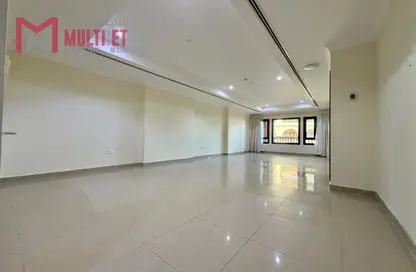 Apartment - 1 Bedroom - 2 Bathrooms for rent in West Porto Drive - Porto Arabia - The Pearl Island - Doha