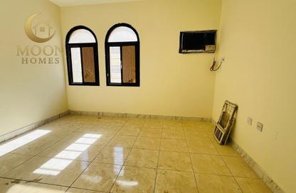 Apartment - 3 Bedrooms - 2 Bathrooms for rent in Umm Ghwailina Comm - Umm Ghuwalina - Umm Ghuwailina - Doha Apartment - 3 Bedrooms - 2 Bathrooms for rent in Umm Ghwailina Comm - Umm Ghuwalina - Umm Ghuwailina - Doha